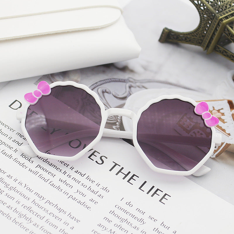 Women's playful sunglasses in creative design Bowlift