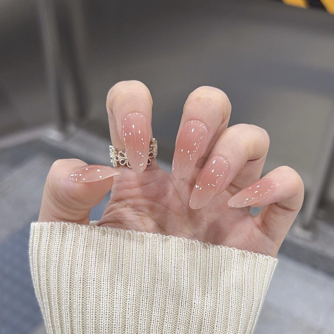 Artificial nails with elegant glitter effect Bowlift