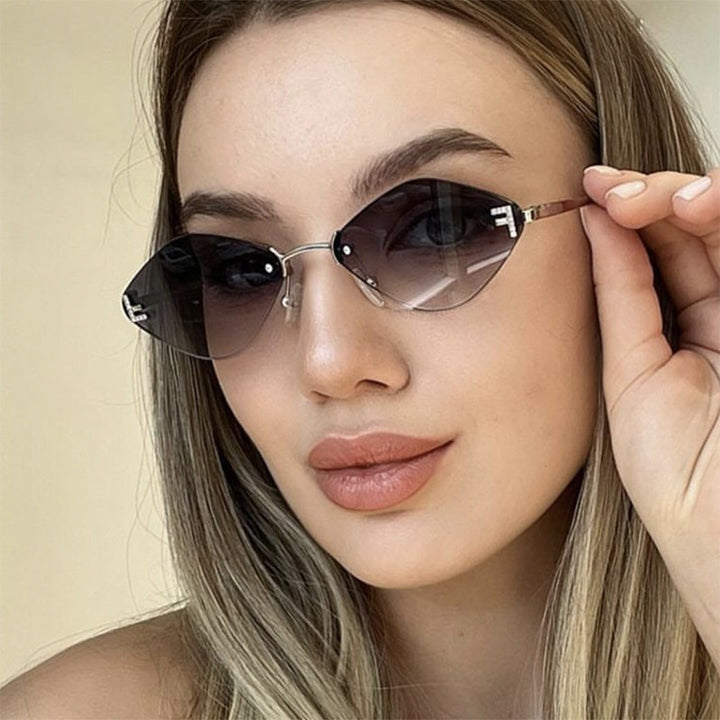 Women's geometric sunglasses in an extravagant design with gradient lenses Bowlift