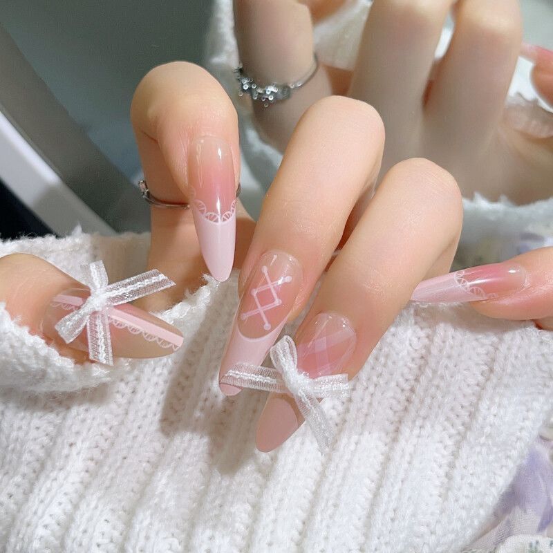 Artful nail designs with cat motif Bowlift