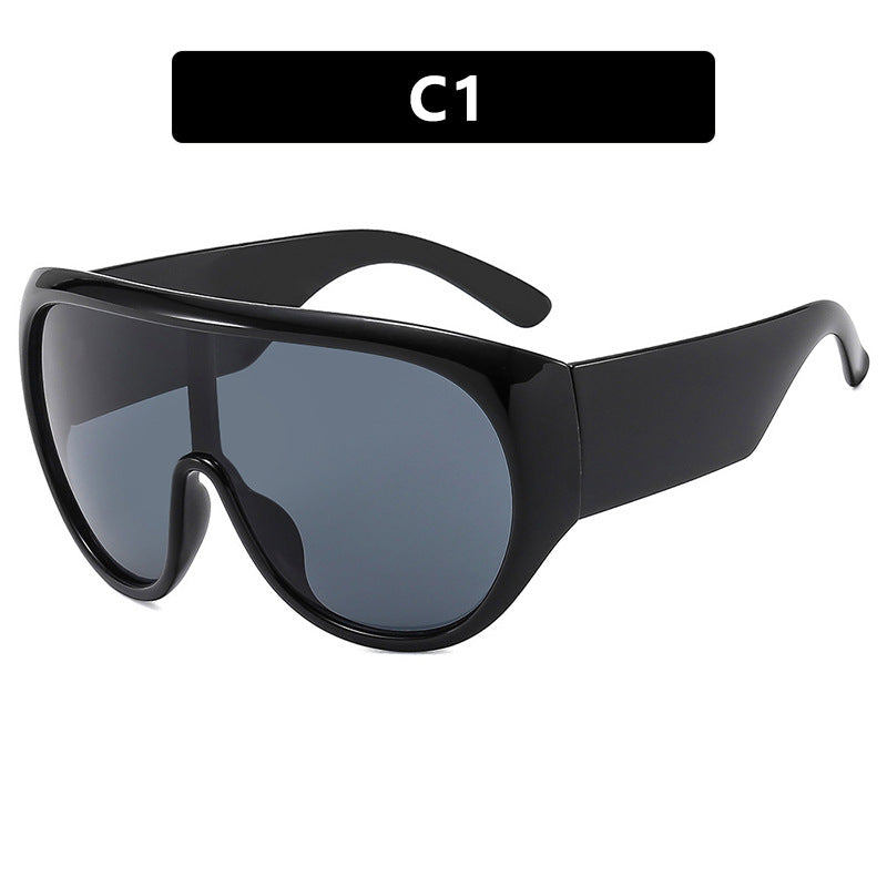 Ladies sporty sunglasses in aerodynamic design with wide field of vision Bowlift
