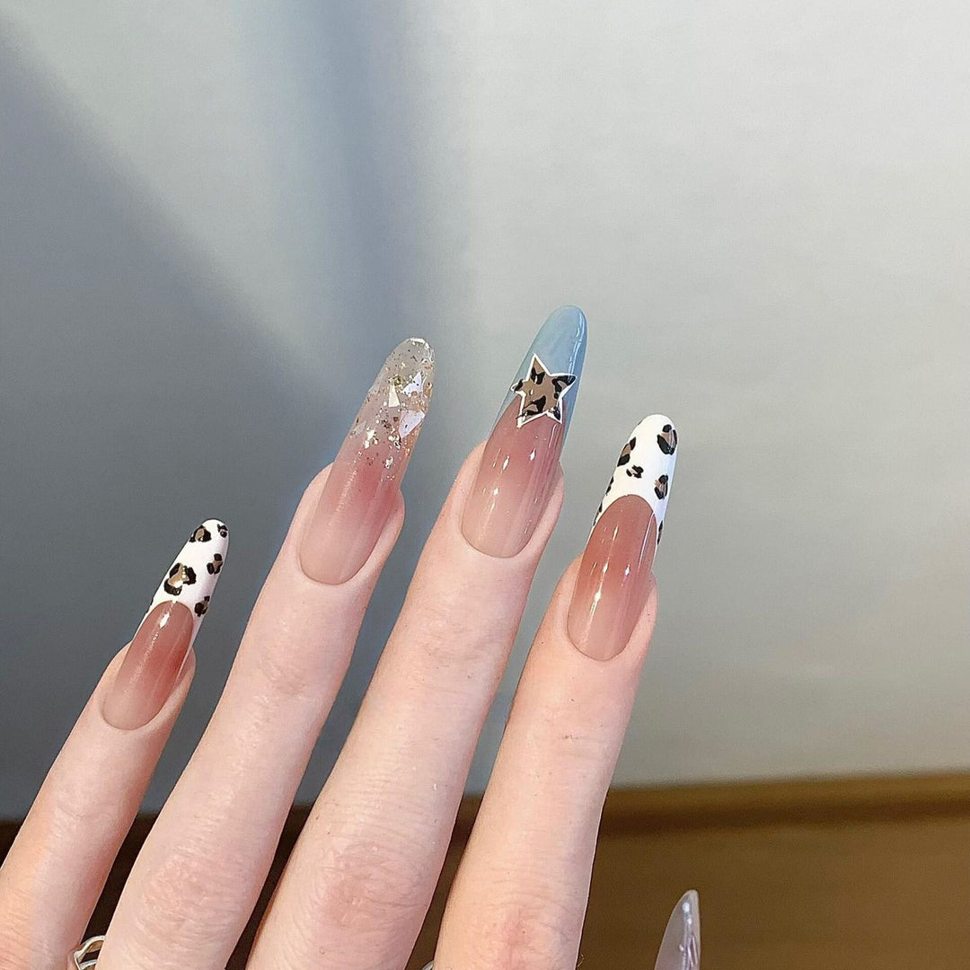 Artificial nails with creative glitter effect and animal design Bowlift
