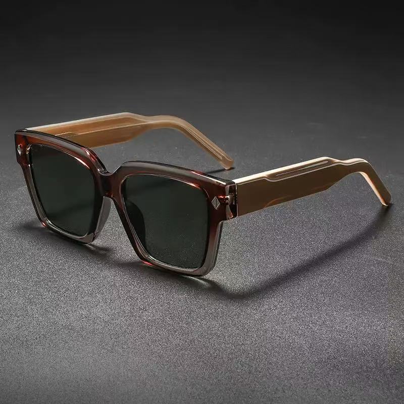 Ladies Stylish Sunglasses with Striking Square Frame Bowlift