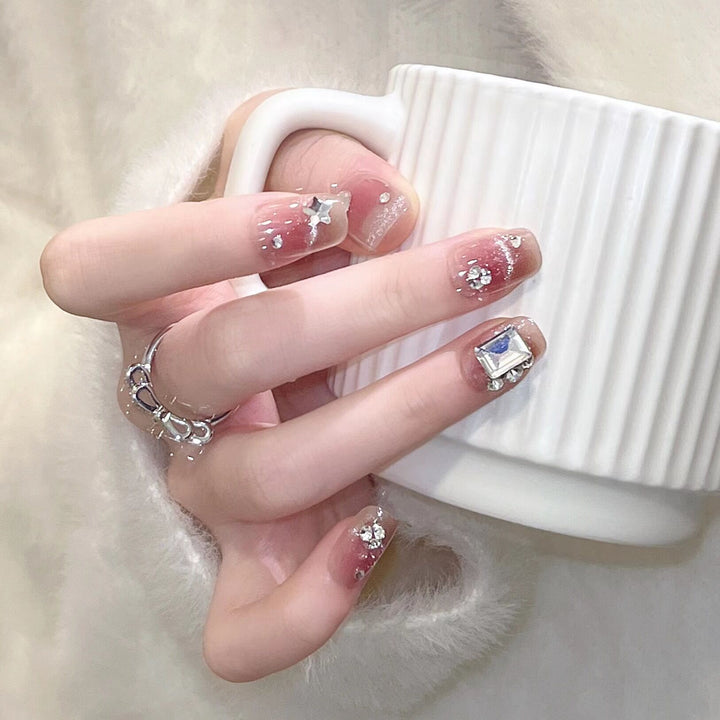 Glamorous Rhinestone-Embellished Press-On Nail Art Bowlift