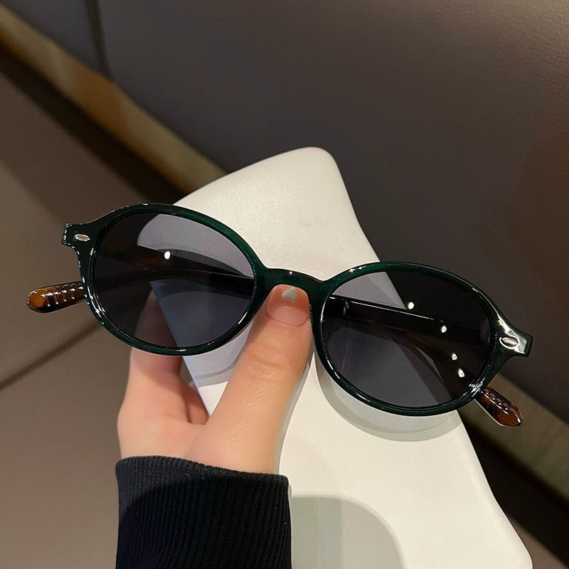 Ladies fashionable sunglasses in elegant oval design Bowlift