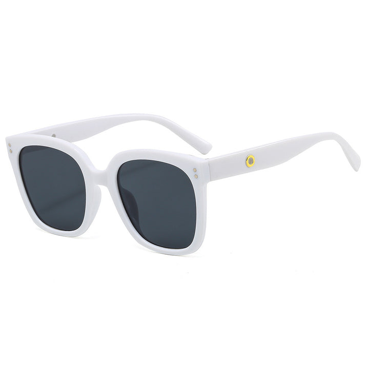 Ladies fashionable sunglasses in trendy design Bowlift
