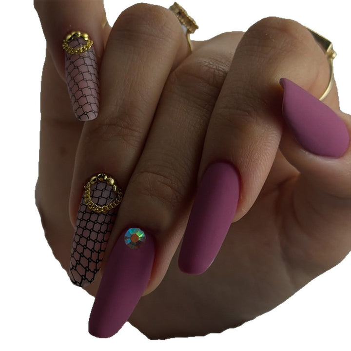 Artificial nails with unique network design and glamorous accents Bowlift