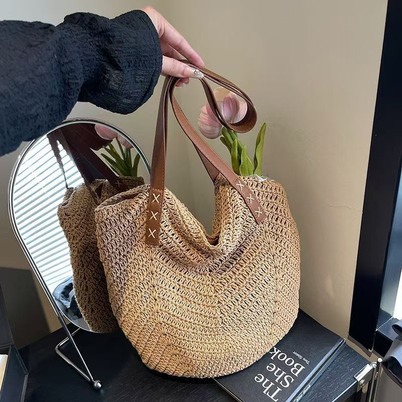 Handcrafted Bag Made of Natural Material Bowlift