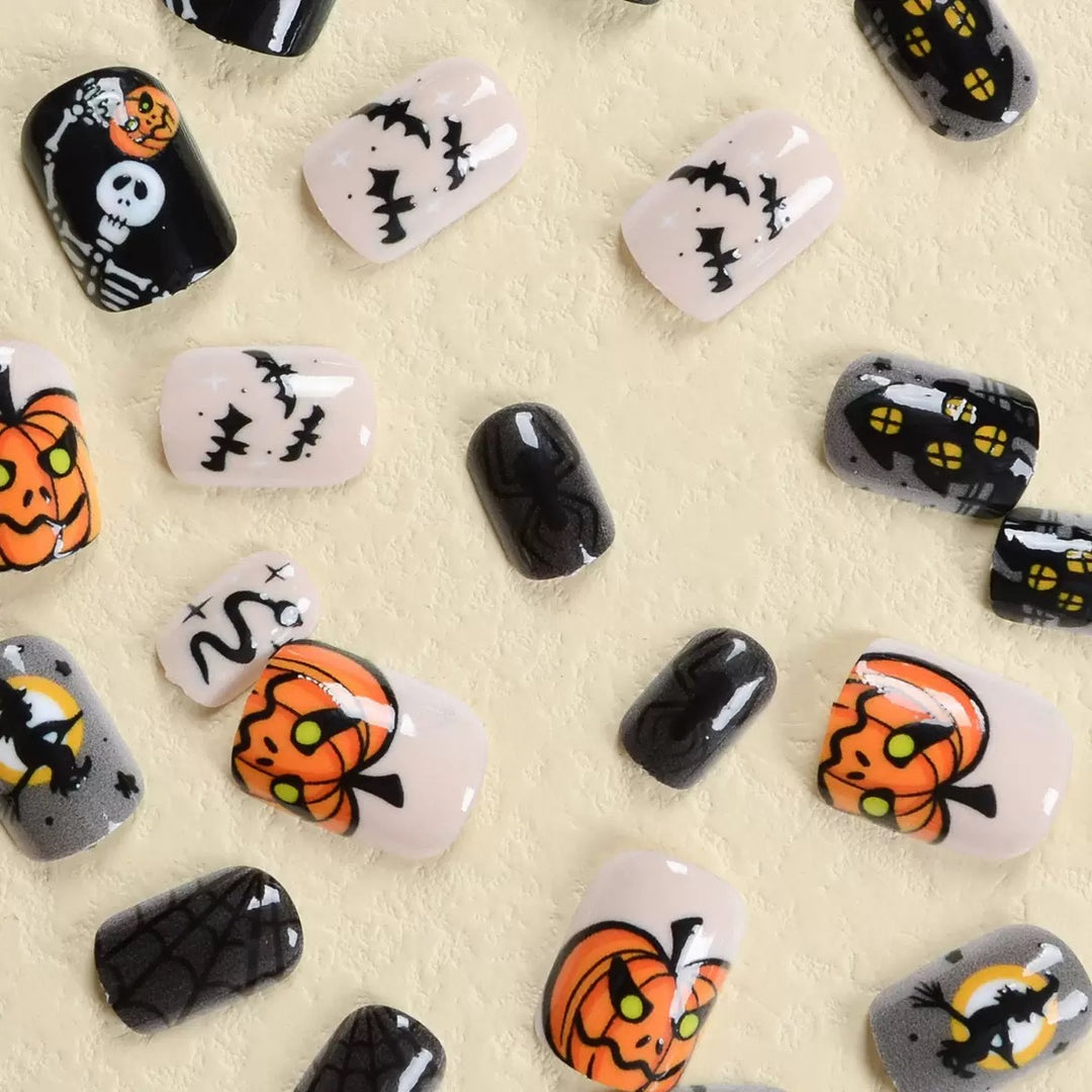 Artificial nail set with Halloween motifs and creepy designs Bowlift