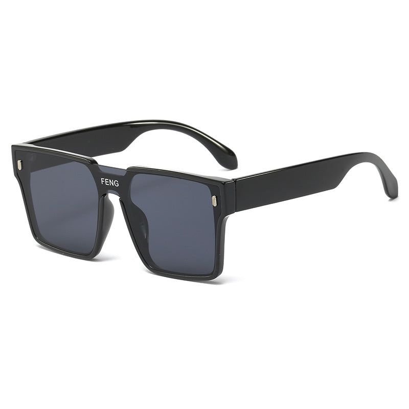 Women's fashionable sunglasses in striking urban design Bowlift
