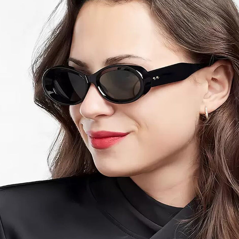 Women's fashionable sunglasses in elegant retro style Bowlift