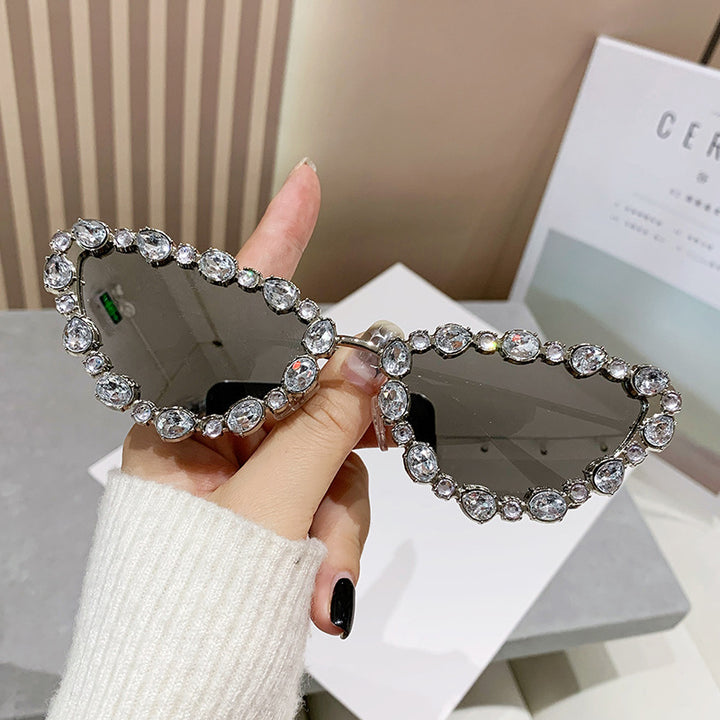Ladies Glamorous Cat-Eye Sunglasses with Sparkling Rhinestone Details Bowlift