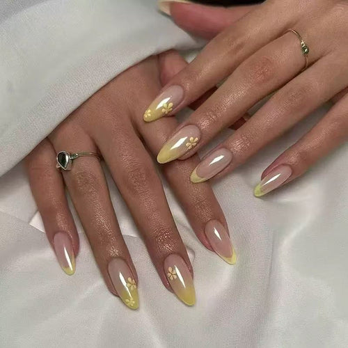 Elegant artificial nails with floral accents Bowlift