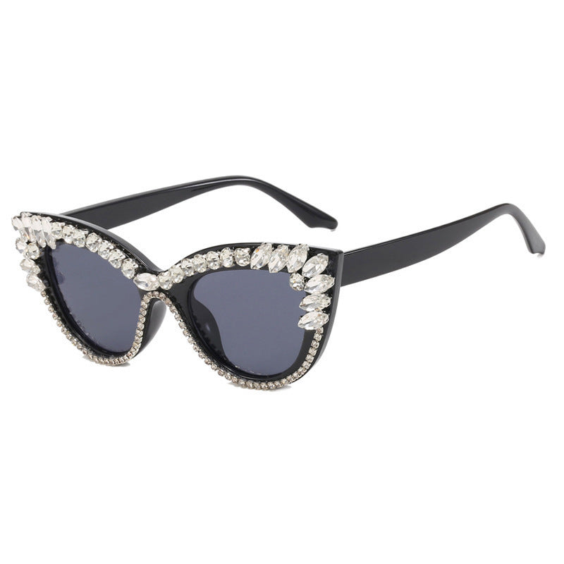 Ladies Glamorous Cat-Eye Sunglasses with Extravagant Crystal Decoration Bowlift