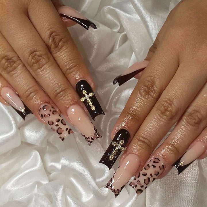 Artificial nail set with aesthetic accents and elegant designs Bowlift