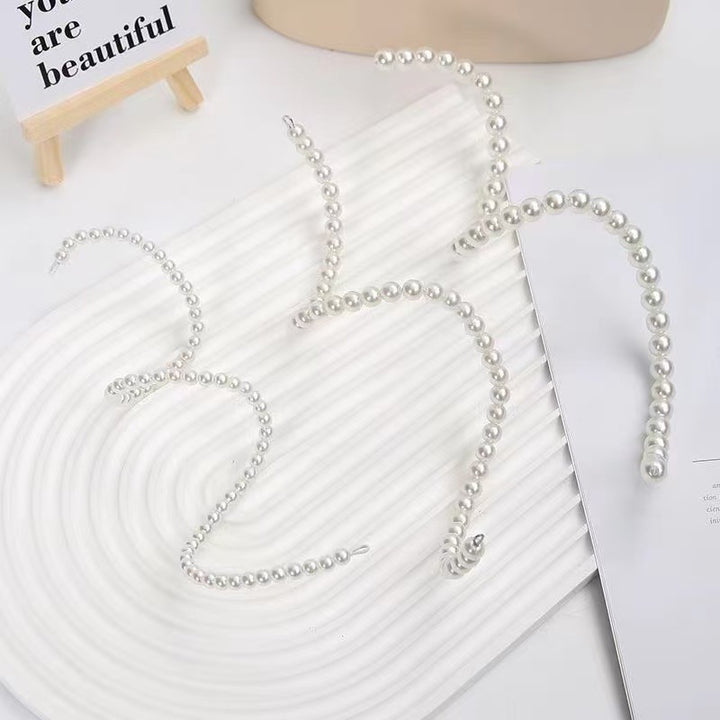 Elegant Pearl Necklace Bowlift