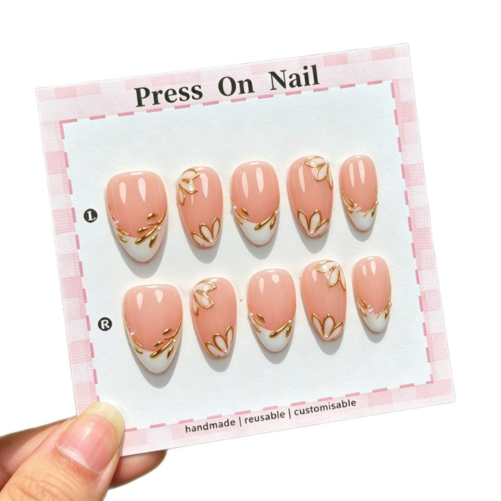 Elegant Floral Design Press-On Nail Set