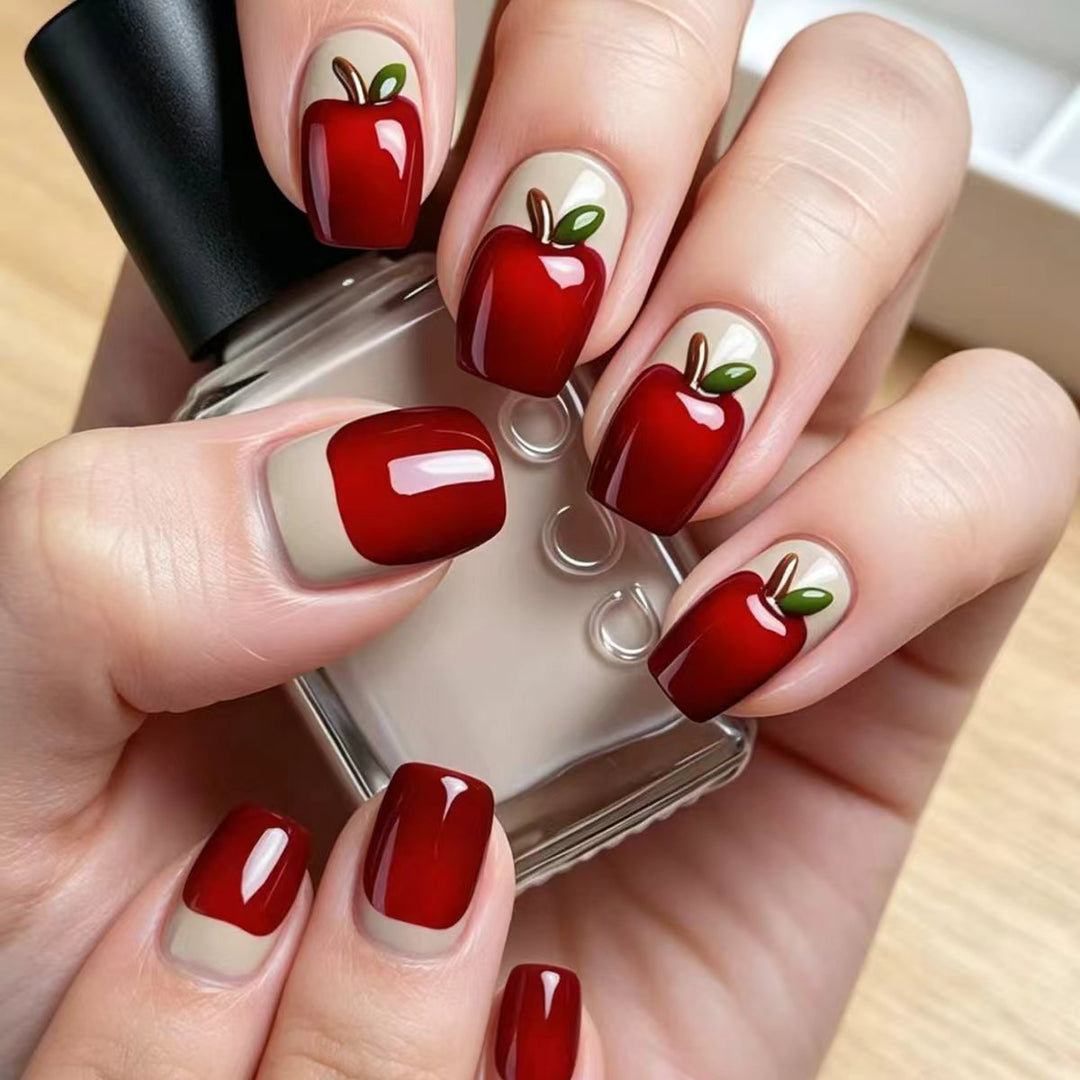 Artificial nails with playful apple motif Bowlift