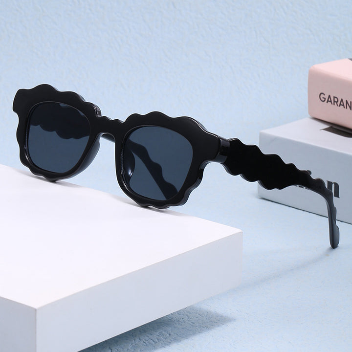 Women's Fashion Sunglasses in Trend Design Bowlift