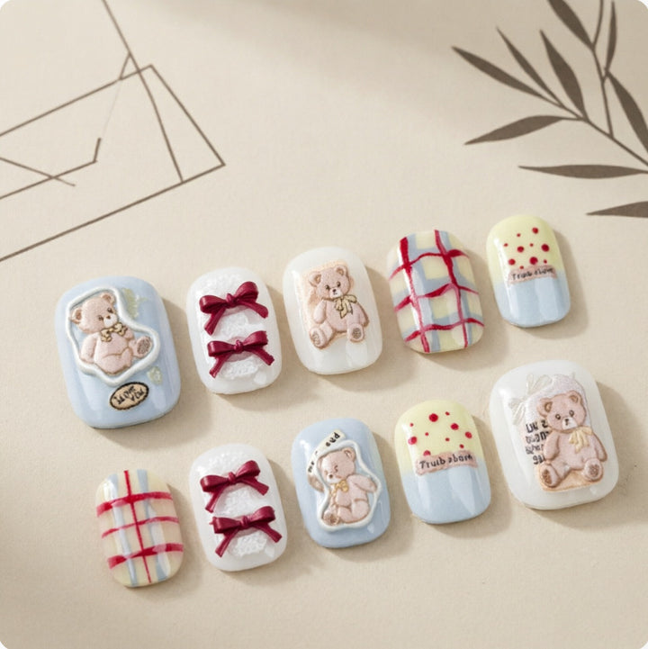 Cute artificial nails with bear motif Bowlift