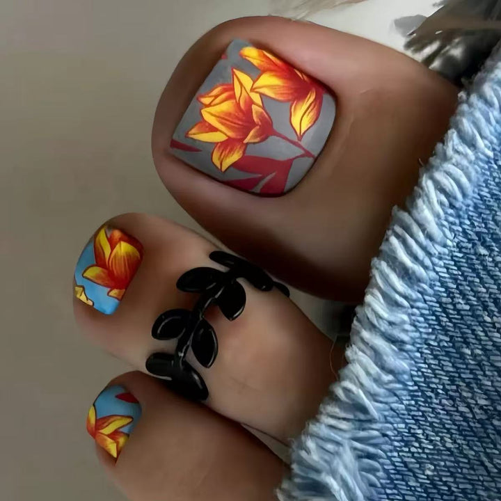 Nail art set with exotic floral design Bowlift