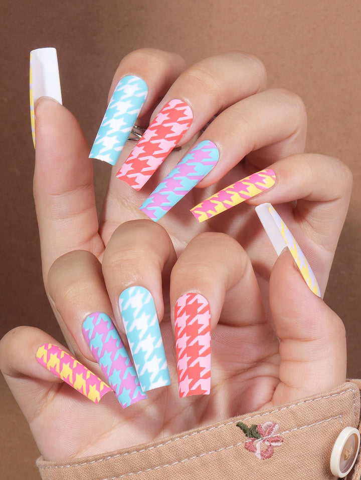 Houndstooth Pattern Press-On Nails Bowlift