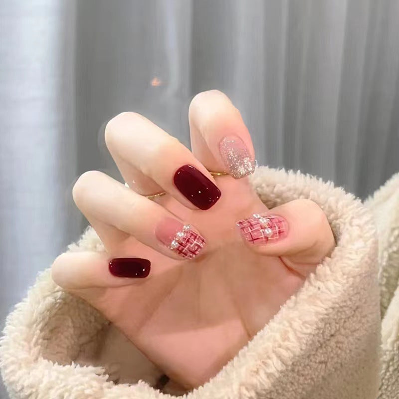 Artfully designed nail art Bowlift