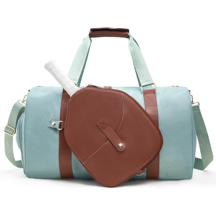 Elegant sports and travel bag with integrated accessory compartment Bowlift