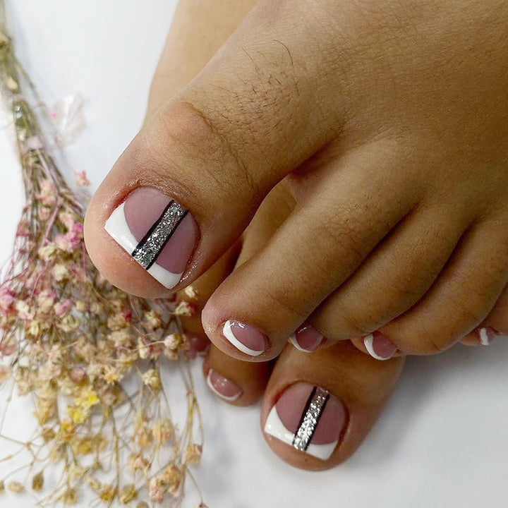 Artful toenail decoration with elegant gold accent Bowlift