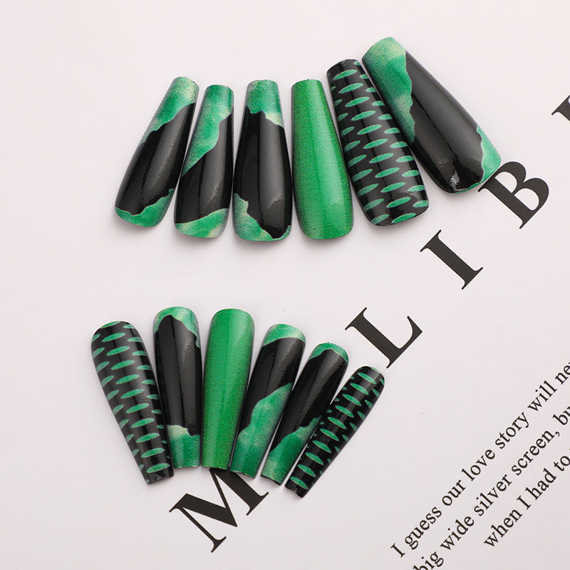 Artificial nails in an elegant design with a modern play of colors Bowlift