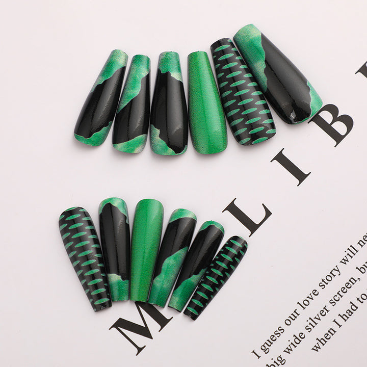 Artificial nails in an elegant design with a modern play of colors Bowlift