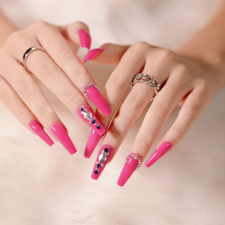 Elegant Nail Art with Glitter Decoration Bowlift