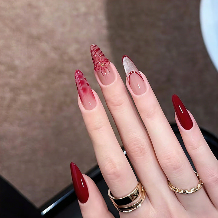 Artful nail set with floral accents Bowlift