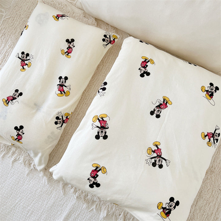 Unisex cotton pillowcase with cheerful bear design Bowlift