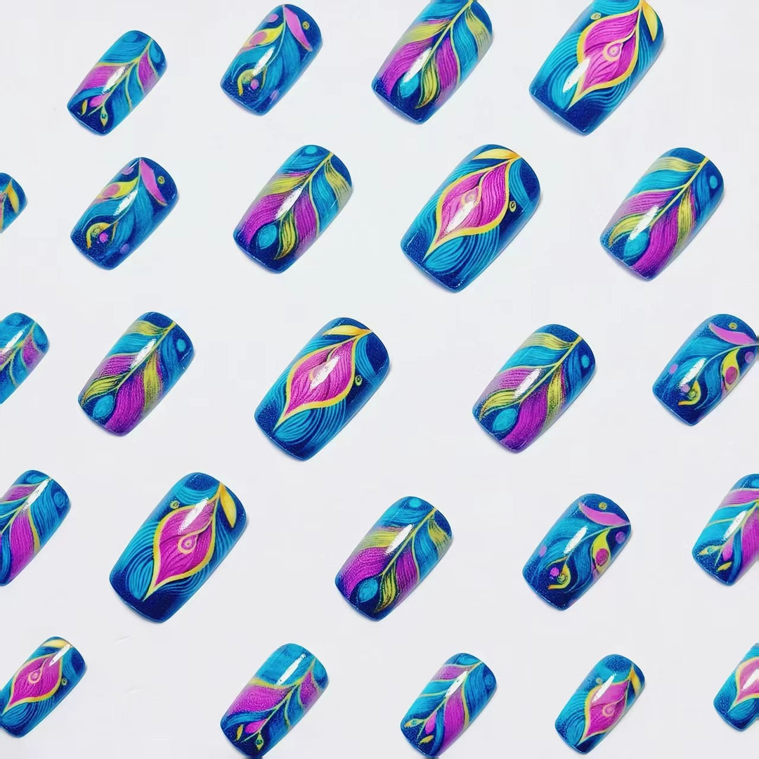 Artificial nails with elegant feather design Bowlift