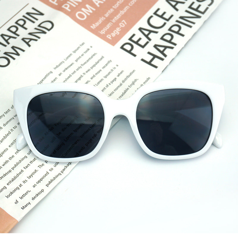 Women Fashion oversized Sunglasses with striking Frame Bowlift