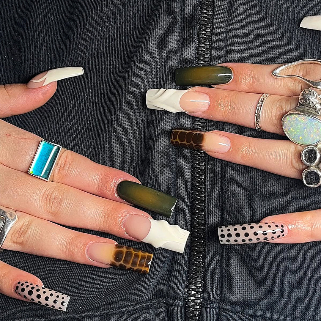 Elegant artificial nails with floral and geometric accents Bowlift