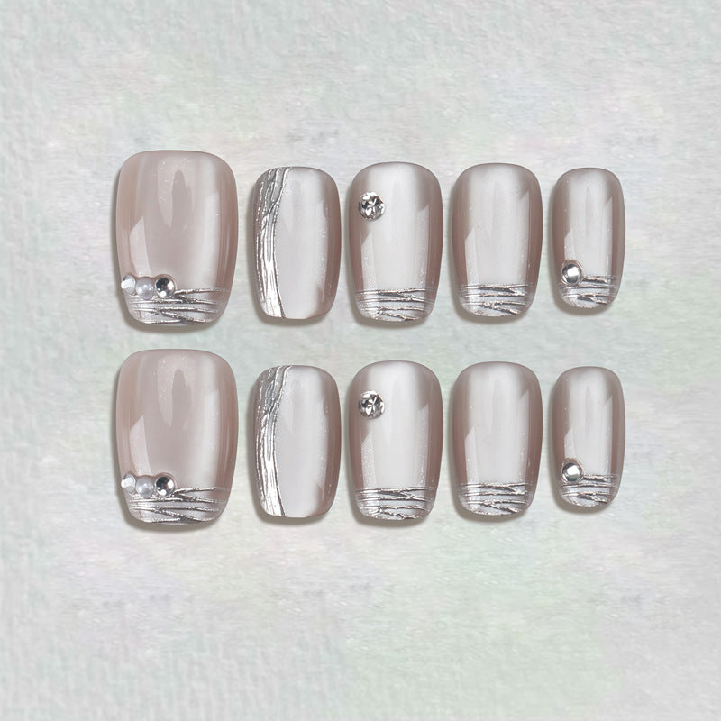 Elegant Decorative Press-On Nails with Metallic Accents Bowlift