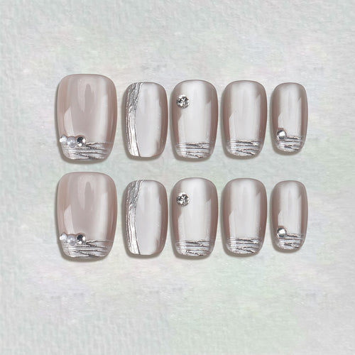 Elegant Decorative Press-On Nails with Metallic Accents Bowlift