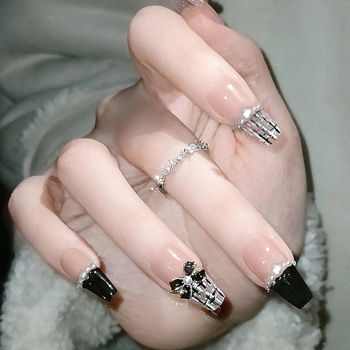 Glamorous artificial nails with moon and star motifs Bowlift