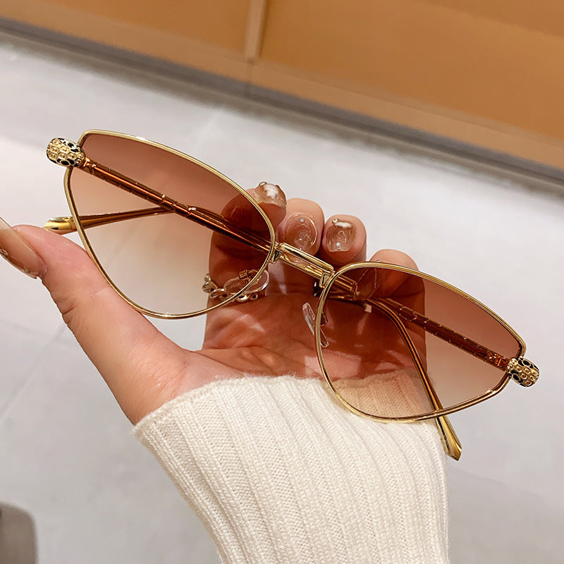 Ladies Designer Sunglasses with Chic Cat Eye Design and Luxurious Frame Bowlift