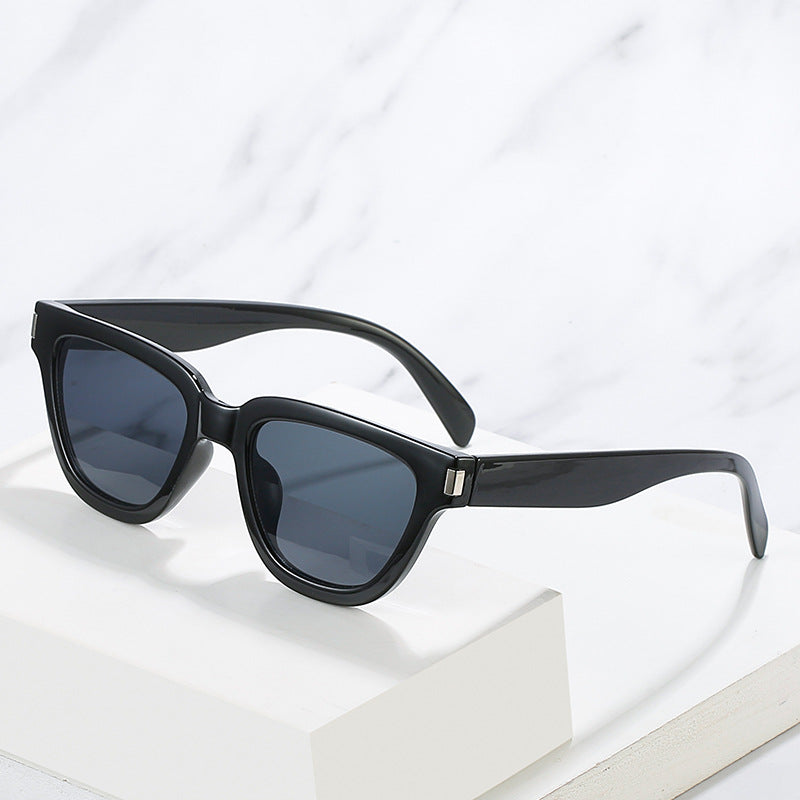 Fashionable Cat-Eye Sunglasses Bowlift
