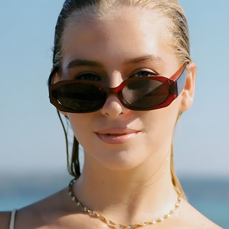 Women extravagant sunglasses in stylish retro design Bowlift