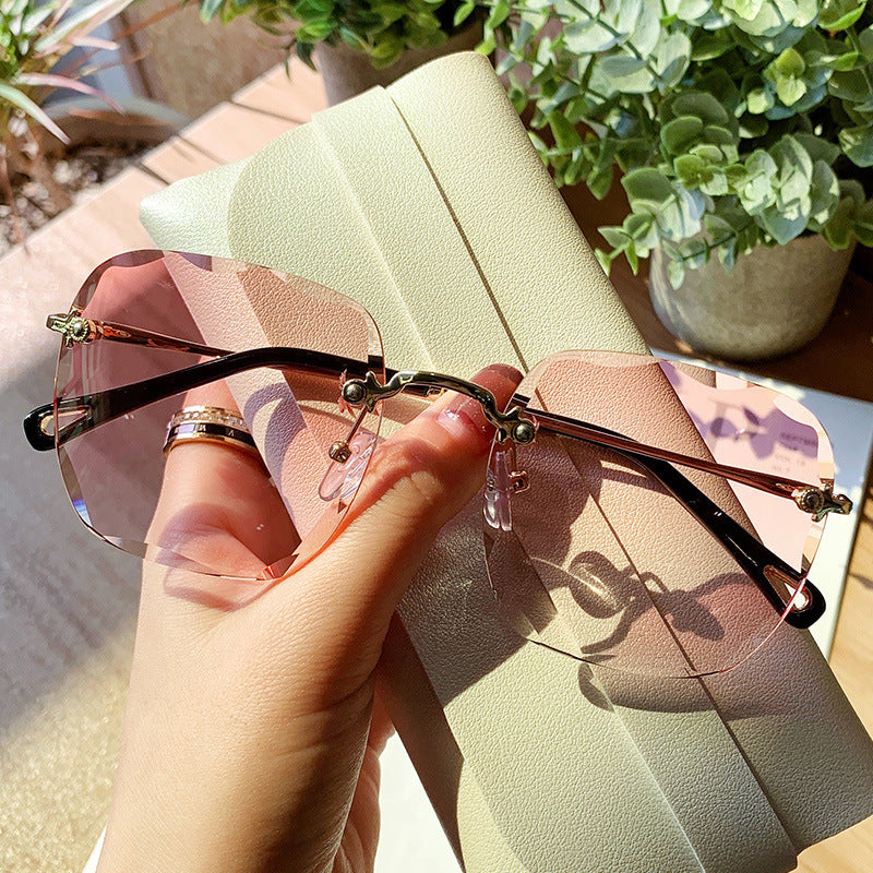 Women's stylish wing sunglasses with high-quality metal frame Bowlift