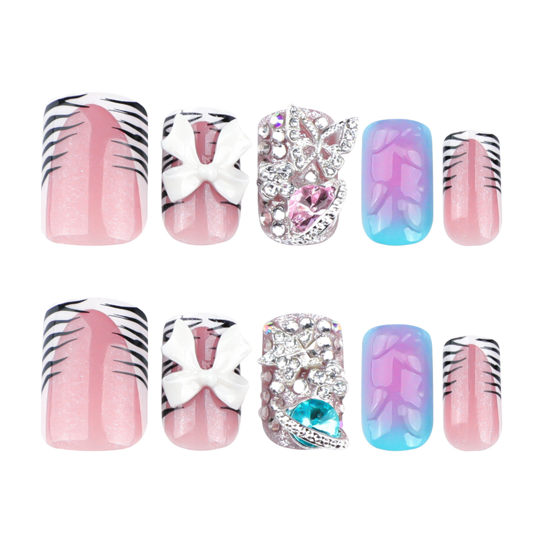 Artistic Nail Art with Glitter and 3D Details Bowlift
