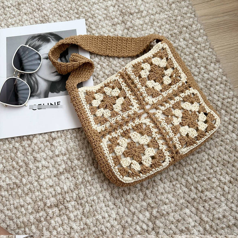 Crocheted shoulder bag with folkloric design Bowlift