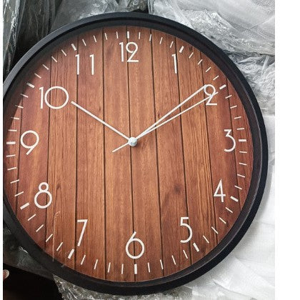 Wall clock with wood look Bowlift