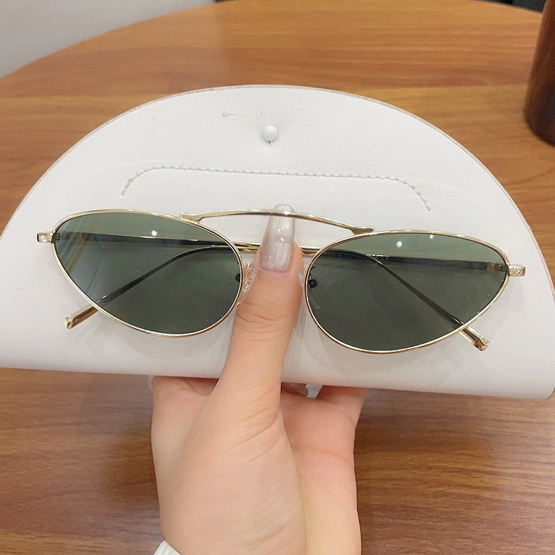Fashionable sunglasses with elegant metal frame Bowlift