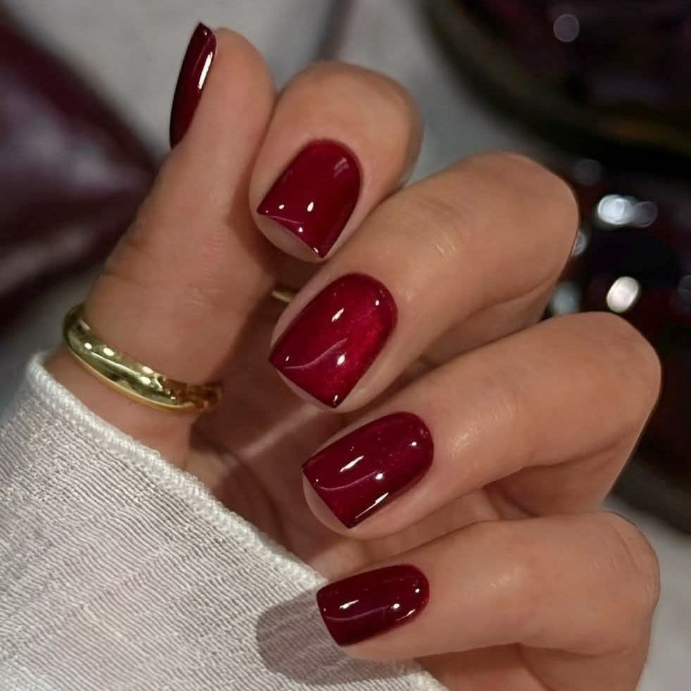 Acrylic nail set with shiny Bordeaux finish Bowlift