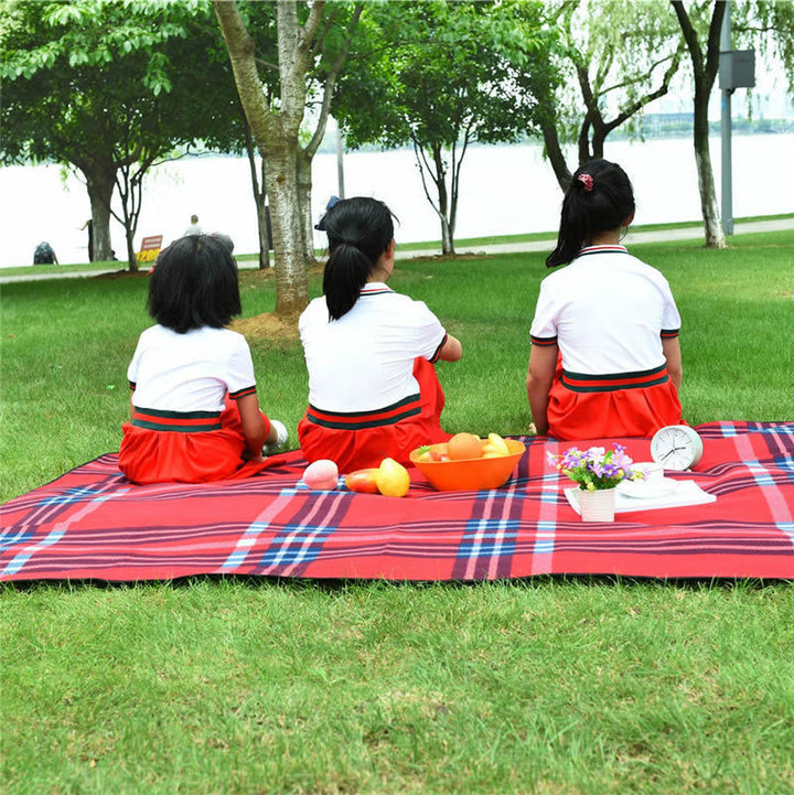 Ladies practical outdoor picnic blanket Bowlift